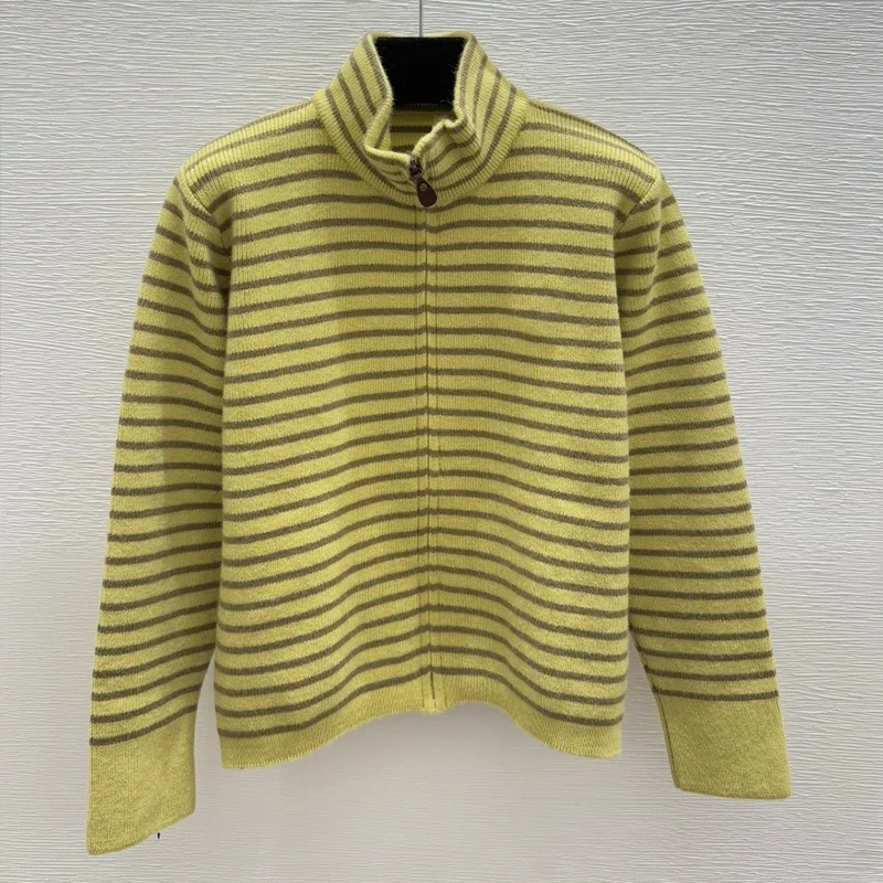 

Высококачественный разноцветный полосатый женский кардиган на молнии с воротником-стойкой и нашивным логотипом, свитер 251028101