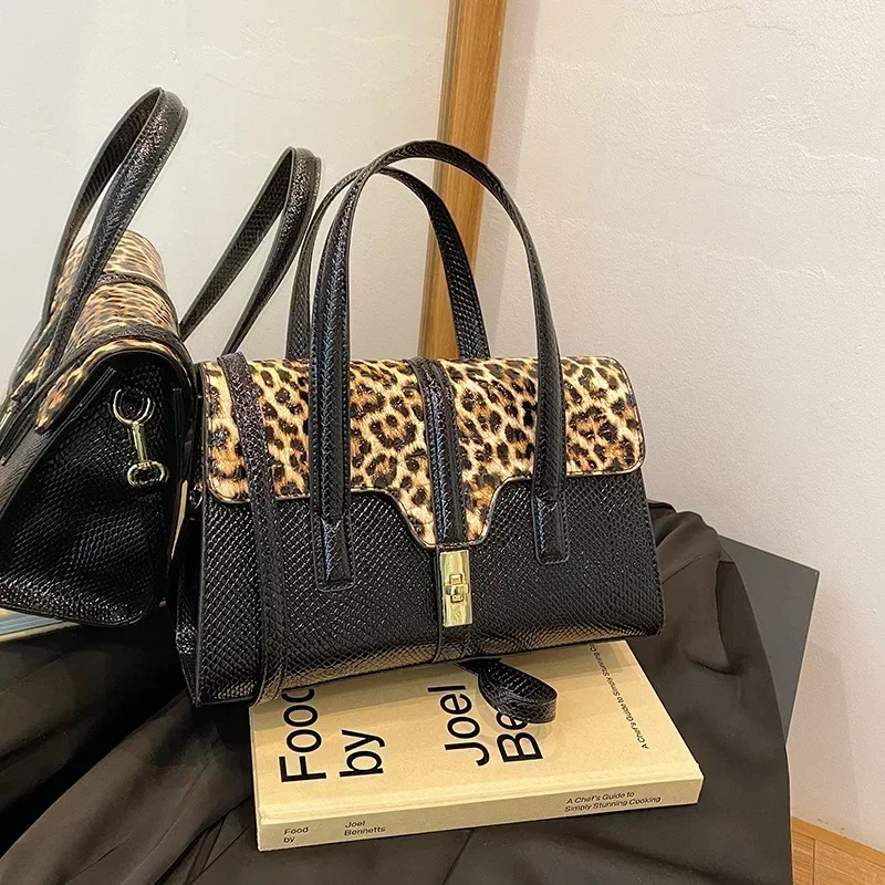 

New Bohemian Style Women's Tote Bag Vintage Floral Print Vegan Leather Shoulder Bag Spacious & Lightweight for Daily & Travel
