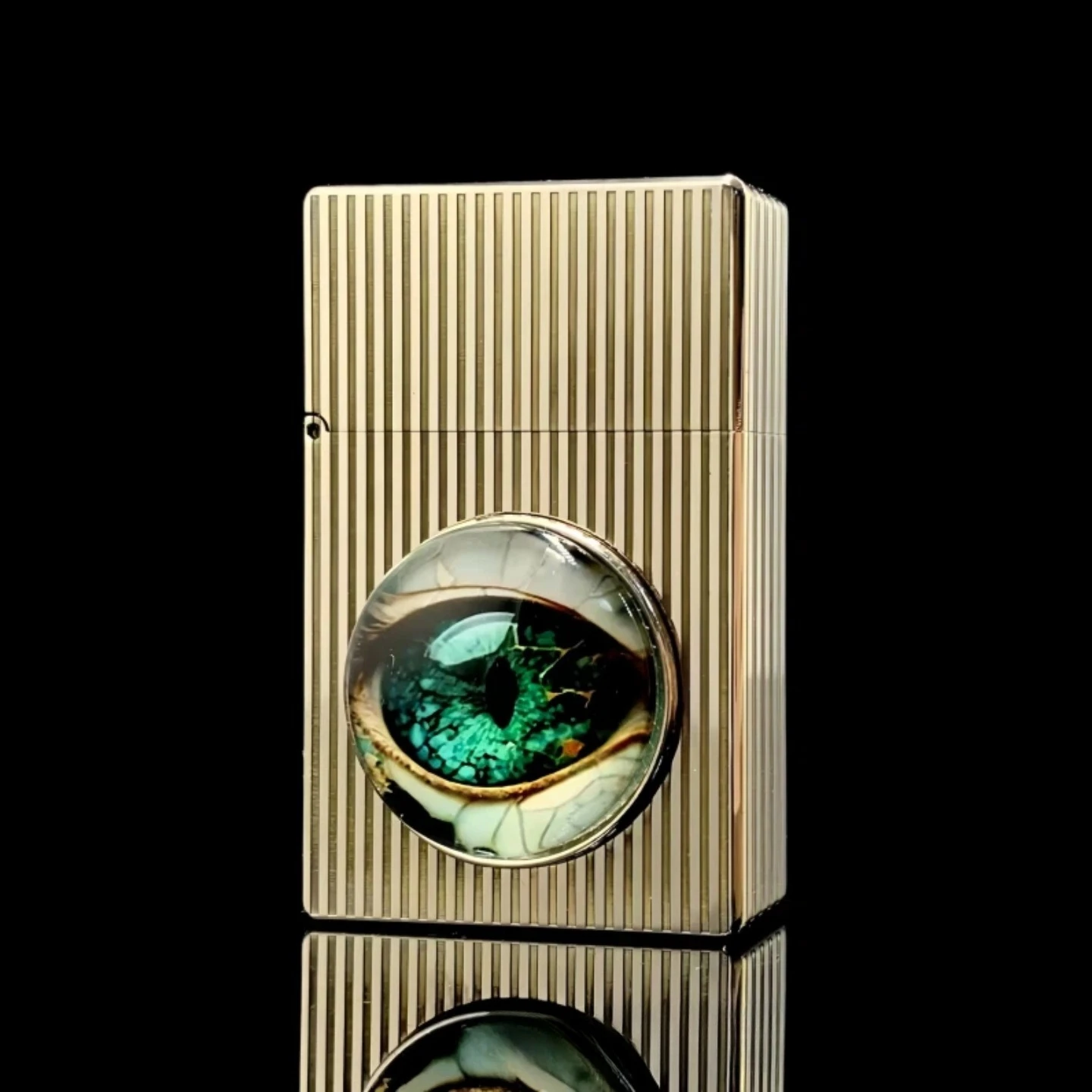 Bright chrome small heavy armor exquisite shell lighter, high-grade, finely crafted, ideal gift for men.