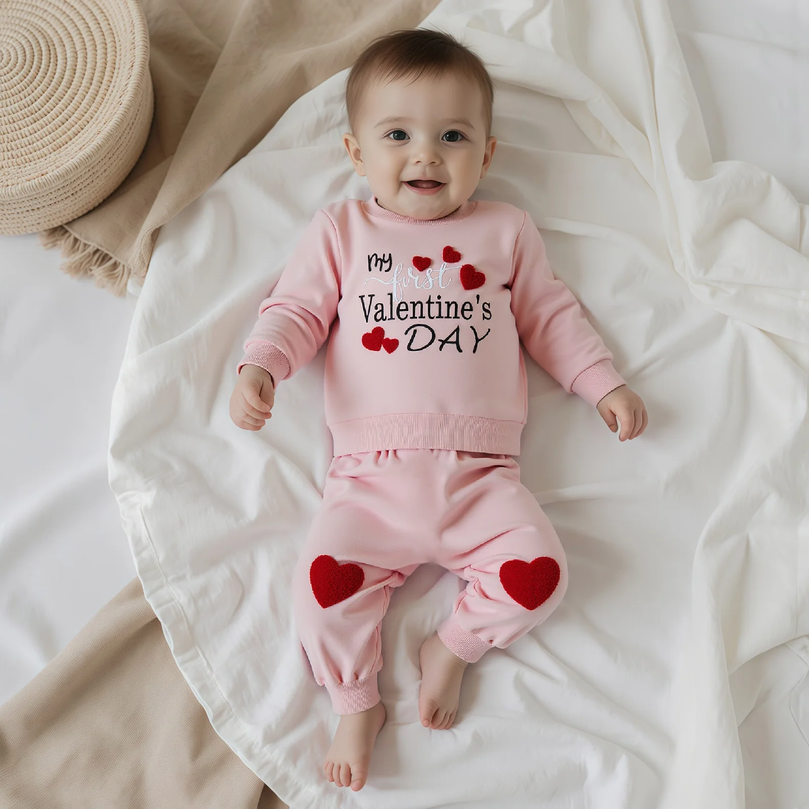 

Новинка 2026 года, наряд на День Святого Валентина для маленьких девочек, свитшот с круглым вырезом и длинными рукавами с надписью Love Heart, комплект из 2 предметов