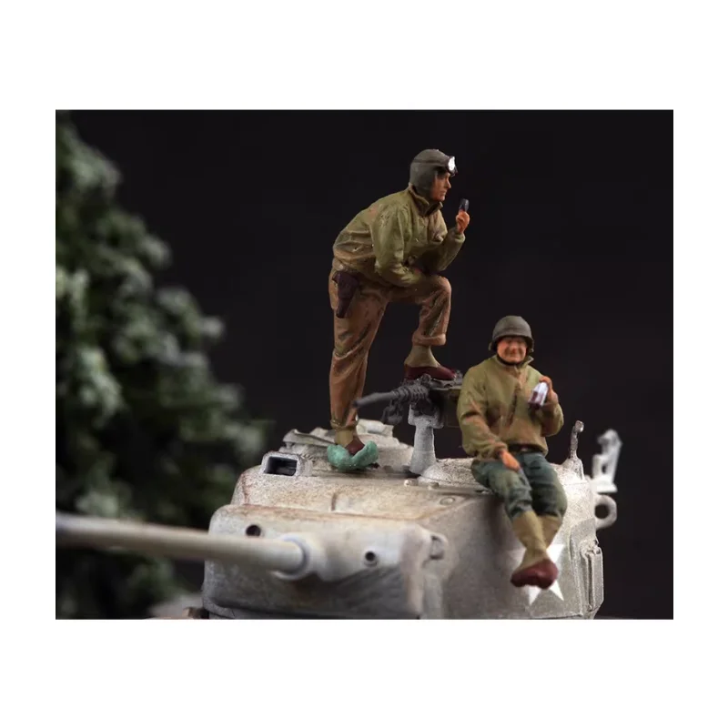 

Масштабная модель 1:72 из смолы: Командир американской бронемашины и 2 солдата. Подходит для сцен с танками и вертолетами. Коллекционный декоративный элемент для демонстрации.