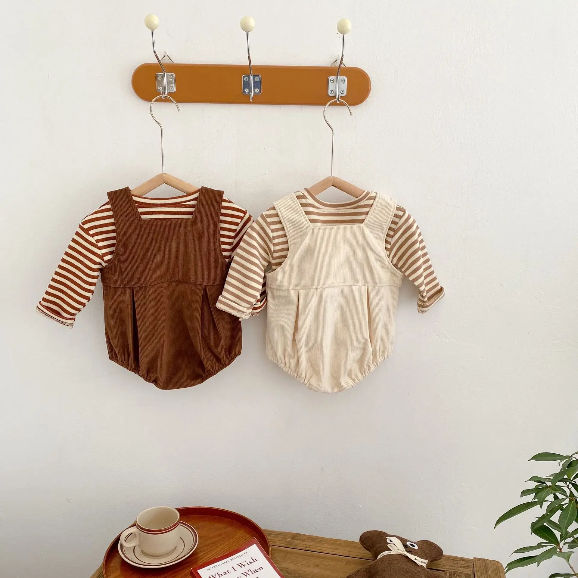 Autumn clothing, male baby girl set, striped T-shirt+bear embroidered shoulder strap jumpsuit