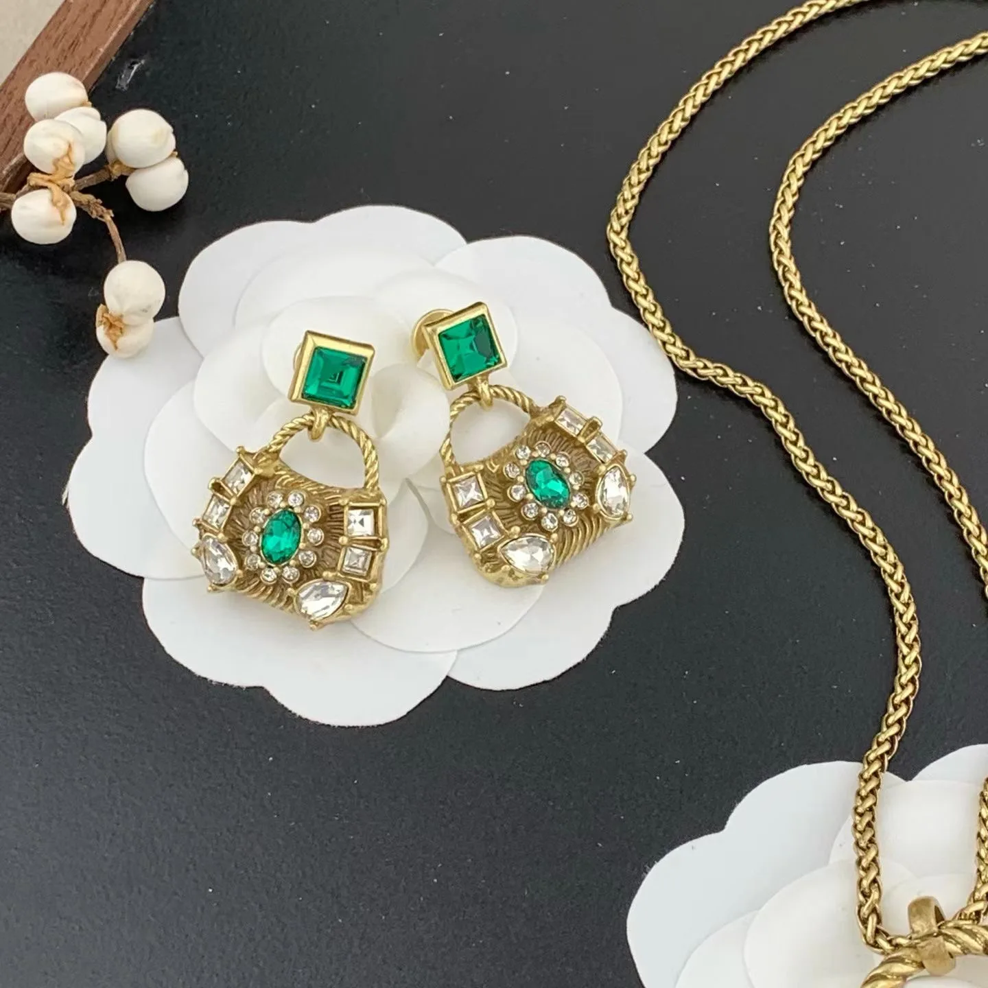 

Niche trend retro Copper plated with 18K gold White green zircon earrings for women's girl eardrop jewelry wholesale