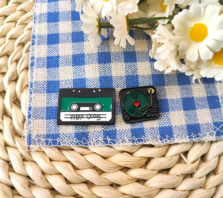 1szt 90's Music Tape Enamel Pin Vintage Nostalgic Best Song Brooches for Bag Clothes Lapel Pin Old-school Badge Jewelry Gift