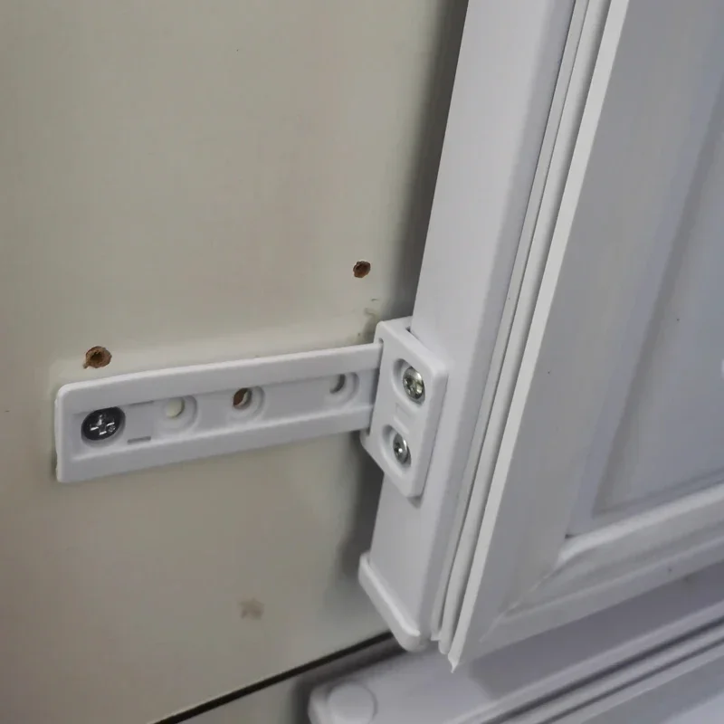 مجموعة مكونة من 4 قطع لمجموعة تركيب السكك الحديدية المنزلقة لباب الثلاجة ودليل انزلاق وخزانة مدمجة في المجموعة