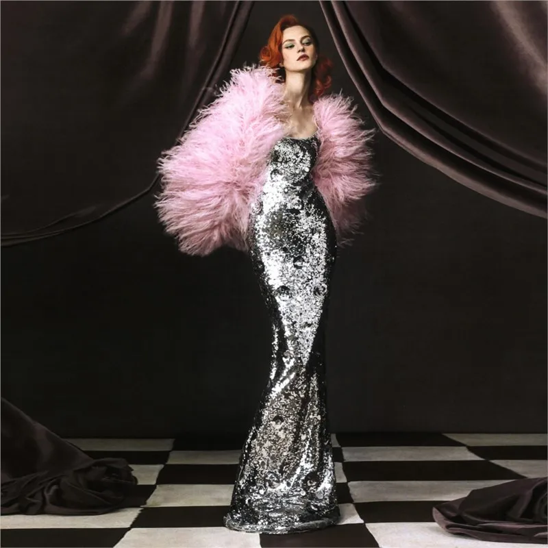 

A light luxury halter dress with silver of sunflowers and sequins covering the buttocks