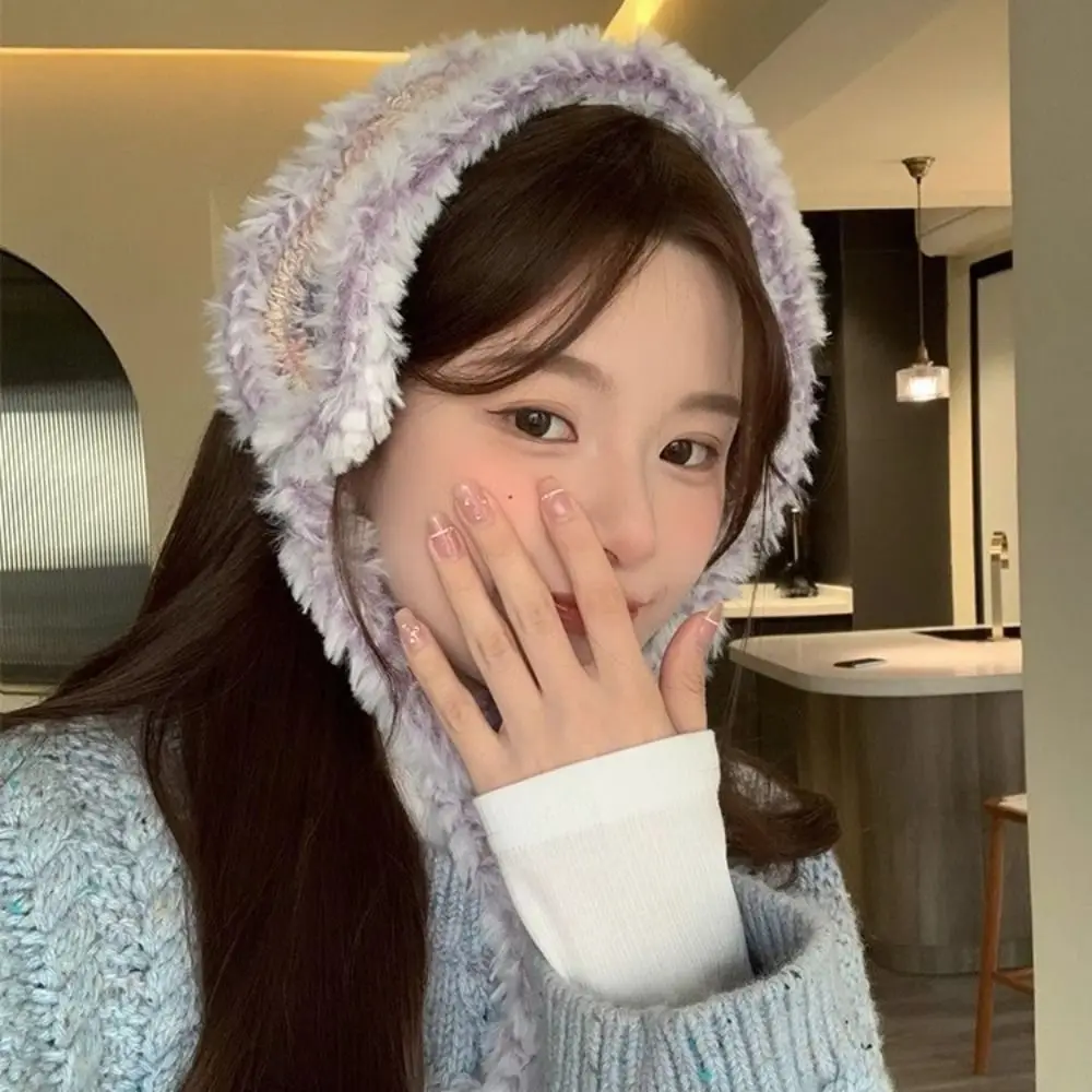 Paraorecchie in maglia di colore sfumato durevole Paraorecchie in peluche di poliestere caldo Cappello lavorato a maglia con nappa traspirante e delicato sulla pelle da donna