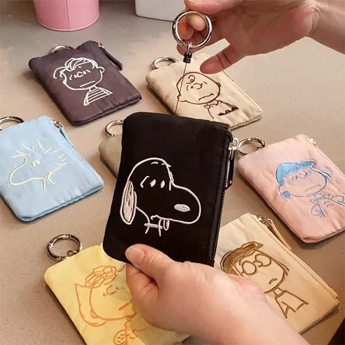 Imagen 2 del producto Monedero Snoopy, bolso para tarjetas con bordado de dibujos animados, colgante para mochila, llavero con hebilla retráctil multifuncional, cartera corta