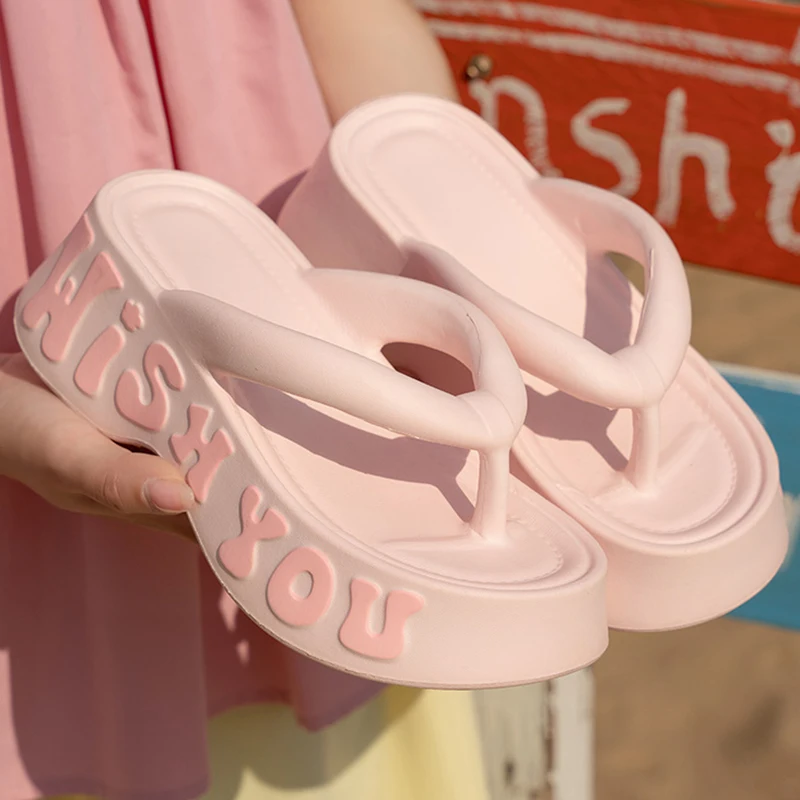 

Летние модные шлепанцы на массивной платформе для женщин, уличные тапочки с буквенным принтом на толстой подошве, женские нескользящие пляжные сандалии