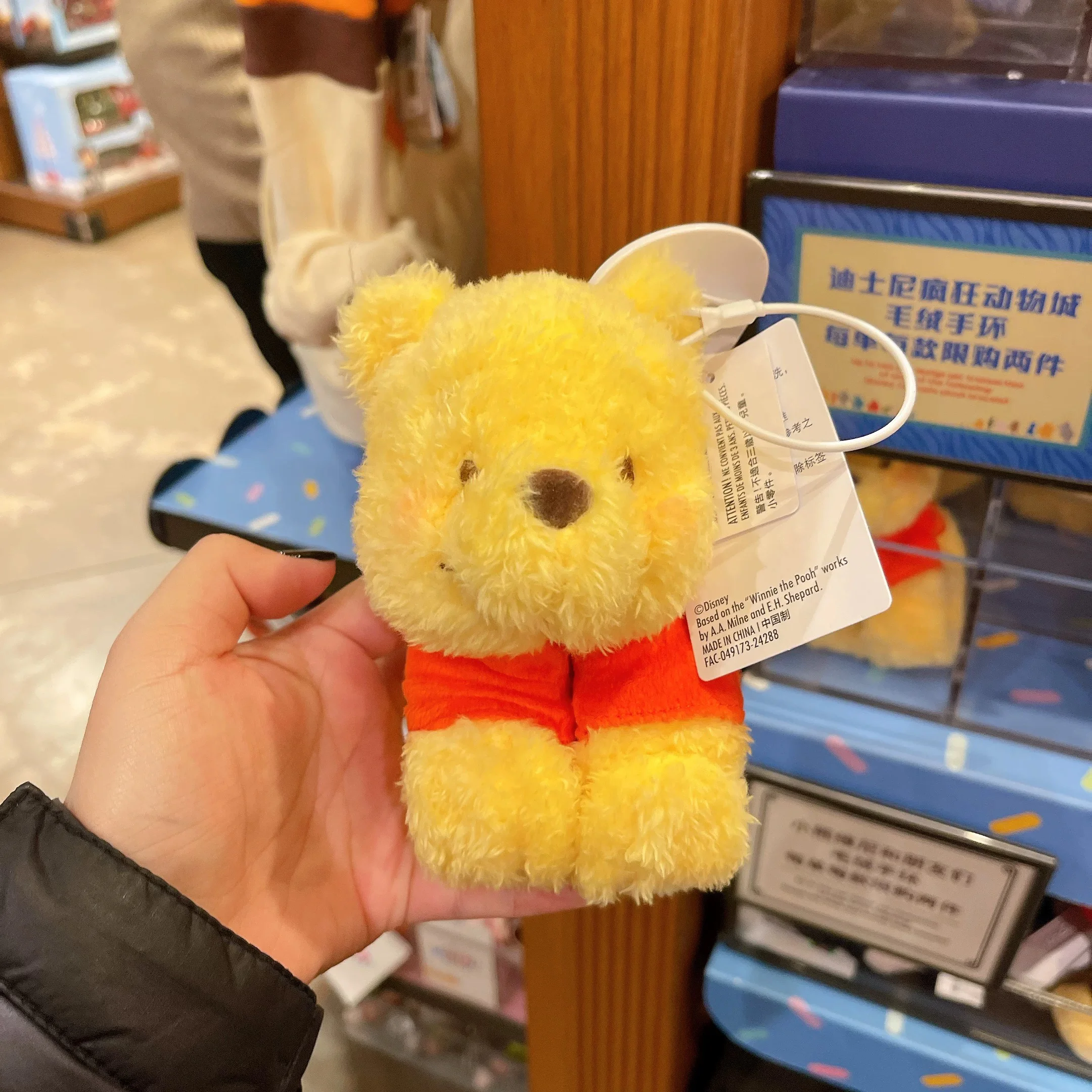 Shanghai Disneyland Park Seven Treasures Piglet Winnie Bracciale Giocattoli Accessori Regalo di compleanno