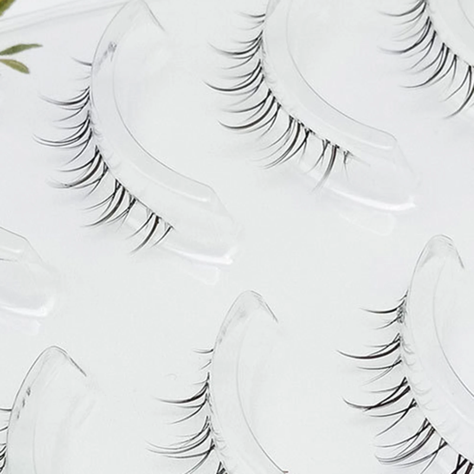 クリアで薄いソフトステムつけまつげストリップ 自然な見た目 ふわふわまつげ 毎日のまつげ 快適な透明バンド 目に見えない