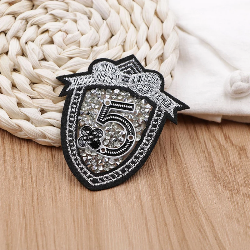 Diamond Embroidery Sequined Patch Diamond Crown Perfume Bottle Badge Badges Rhinestones Appliques Women\'s for Dress