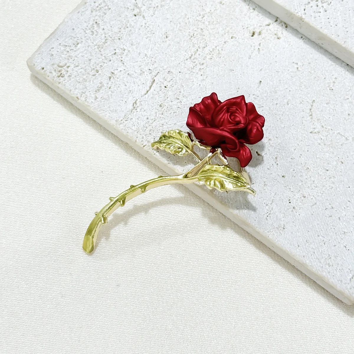 Красная-роза-броши-подарок-на-день-Святого-Валентина-булавки-эмалированные-значки-офисные-вечерние-подарки-для-друзей-аксессуары