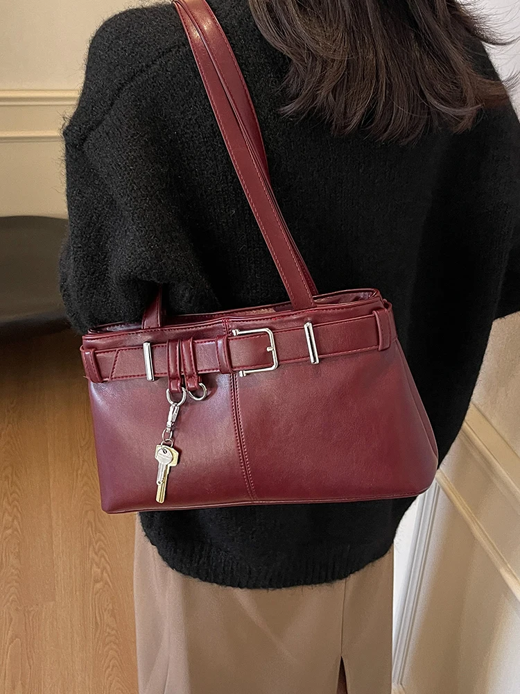 حقيبة كتف نسائية أنيقة بتصميم عتيق، حقيبة عملية للعمل، حقيبة عصرية متعددة الاستخدامات من الجلد الصناعي بأسلوب كوري لشتاء 2025