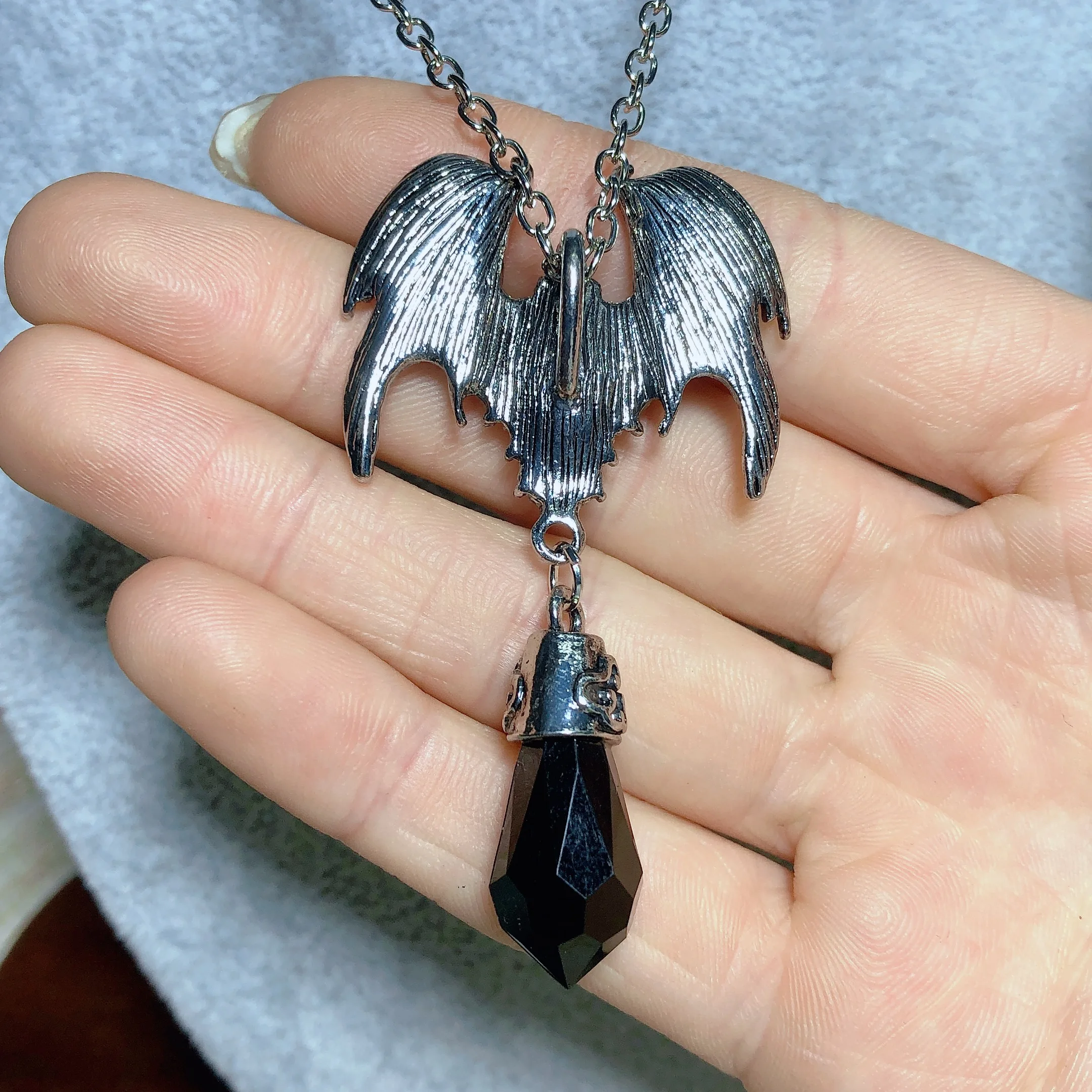 

Natural Crystals Black Obsidian Bat Necklace Stone Jewelry High Quality Energy Ornament Room Decor Gift