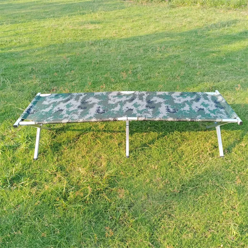 lit-de-camping-pliable-moderne-pour-l'exterieur-avec-cadre-en-aluminium-et-tissu-oxford-camouflage