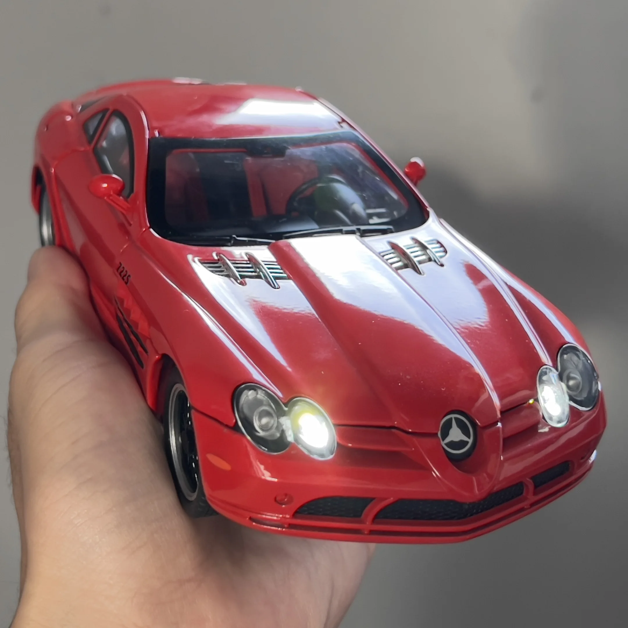 1:24 بنز SLR ماكلارين 722 S رودستر سبيدستر سوبركار سبيكة معدنية دييكاست نموذج سيارة الصوت والضوء لعبة أطفال قابلة للجمع