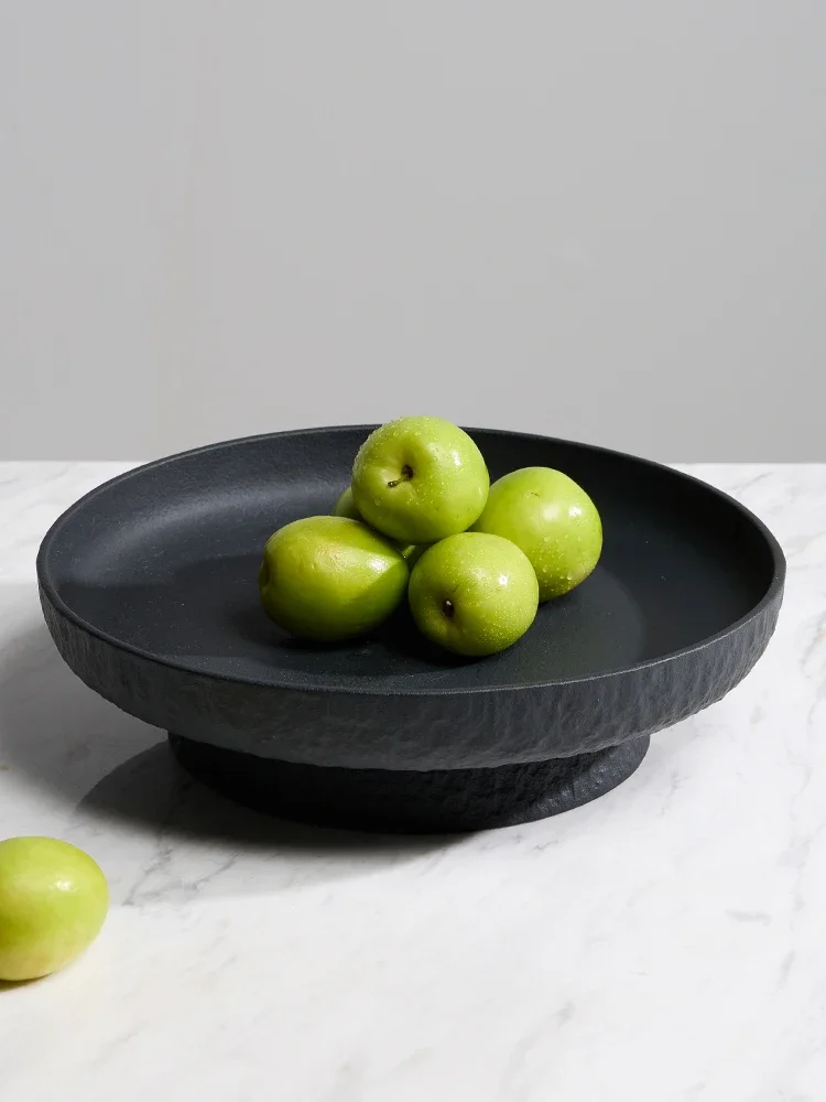 White high-value fruit plate, light luxury high-end candy plate in the living room, and snack plate in the front desk.