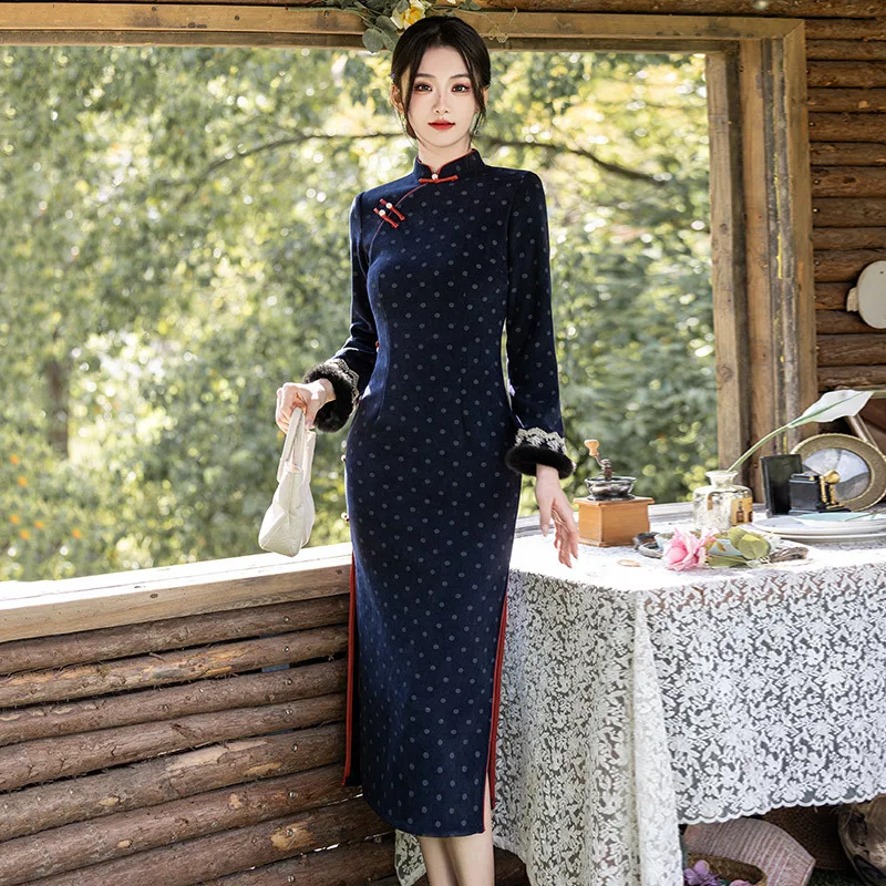 

Polka Dot Blue Chinese Style Long Sleeved Modified Cheongsam Winter Thick Style 2025 New Young Style Women's Autumn Qipao