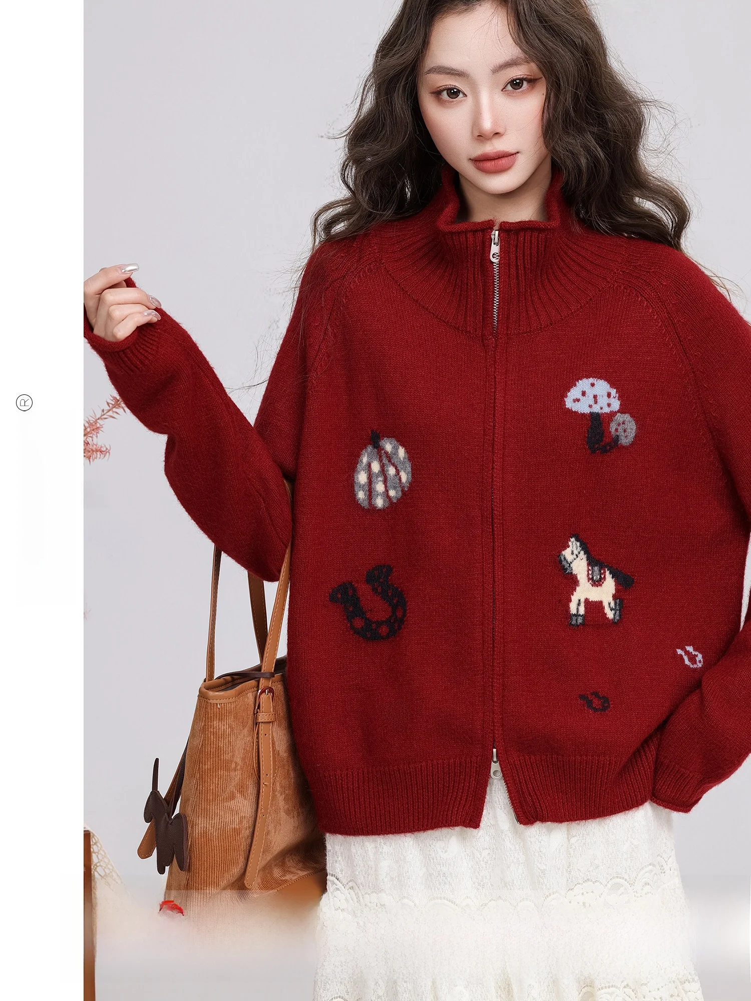

Новогодний вязаный свитер для женщин: красный, с цветочной вышивкой, свободный крой, зимний, с длинными рукавами, высоким воротником, кардиган из мягкого полиэстера