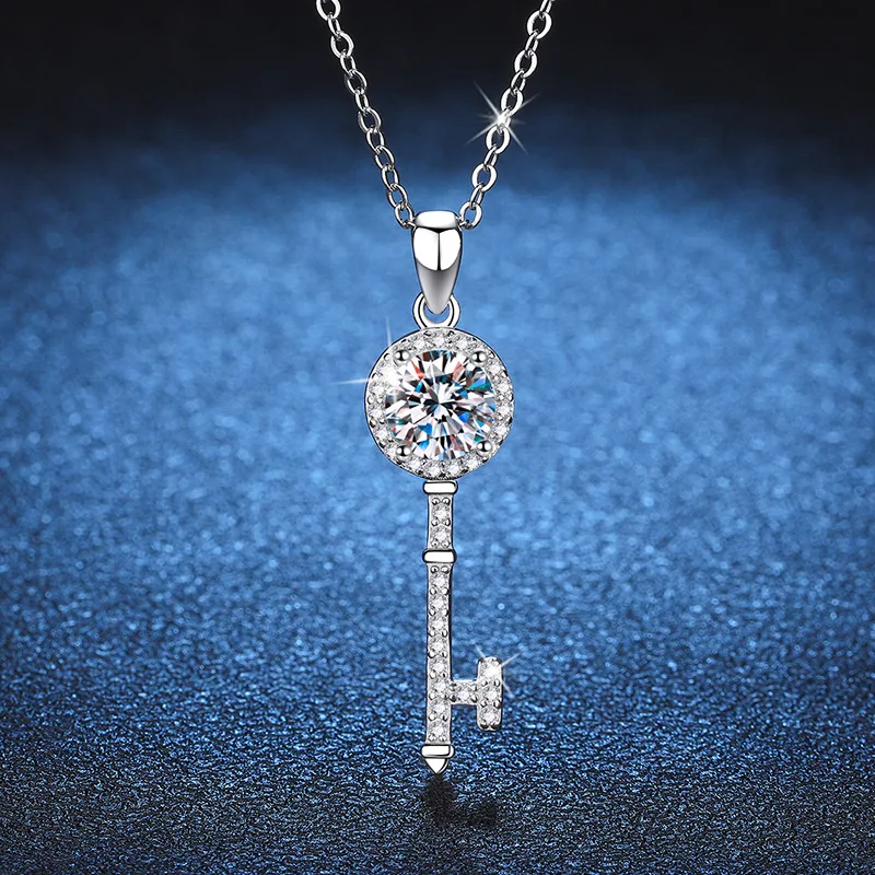 Platinum PT950 18K Gold Necklace, Moissanite Pendant, Light Luxury Key Pendant, Women's D-color Moissanite 1-carat Necklace
