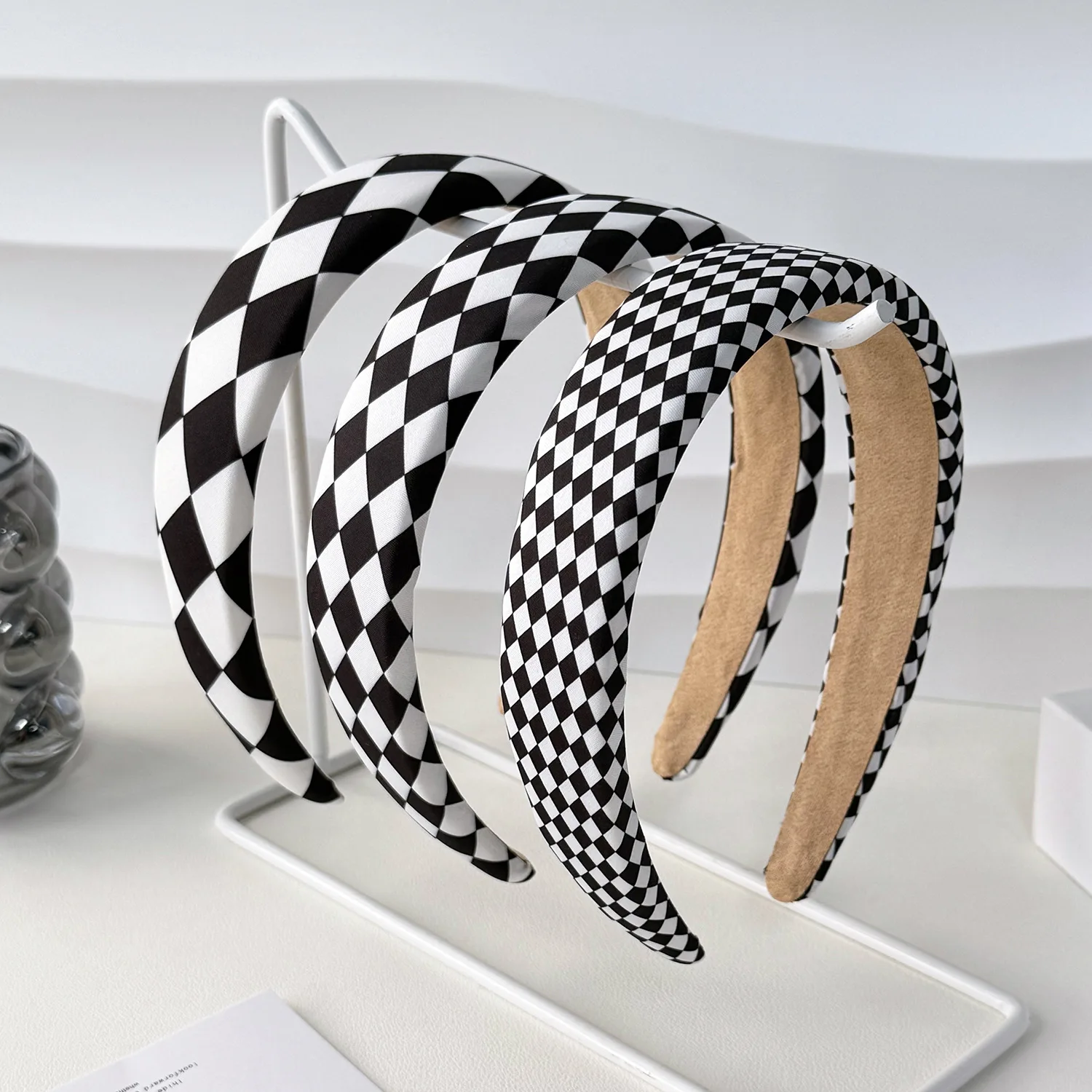 1PC Black White Checkered Headband for Women, Vintage Chessboard Plaid Wide Padded Hair Hoop, Hair Band Girls Hair Accessories