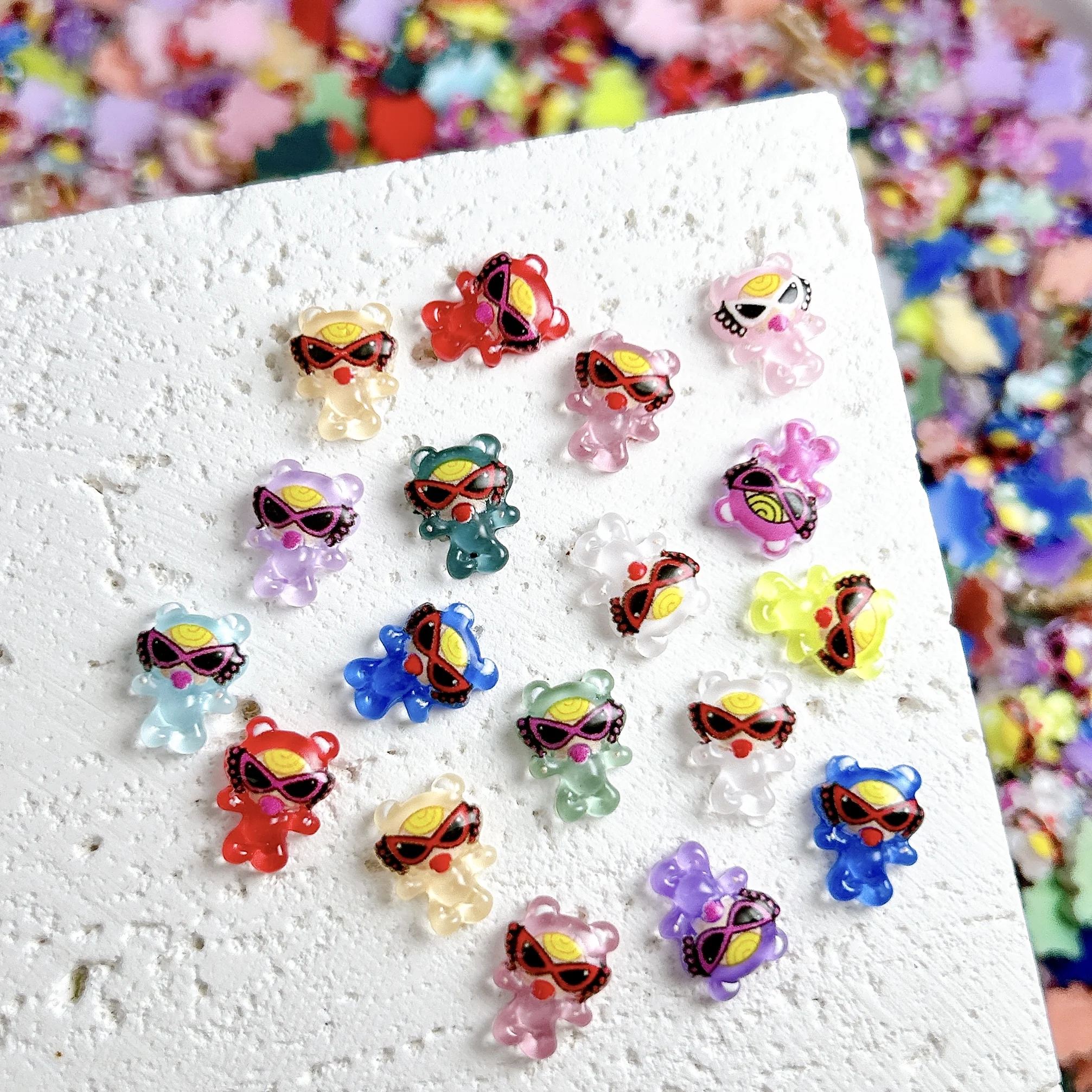 30PCS 3D Gelatina Occhiali Colorati Bambola Resina Pendenti E Ciondoli Per Unghie Cartone Animato Adorabile Ciuccio Bambola Unghie artistiche Decorazioni per Unghie Forcina FAI DA TE