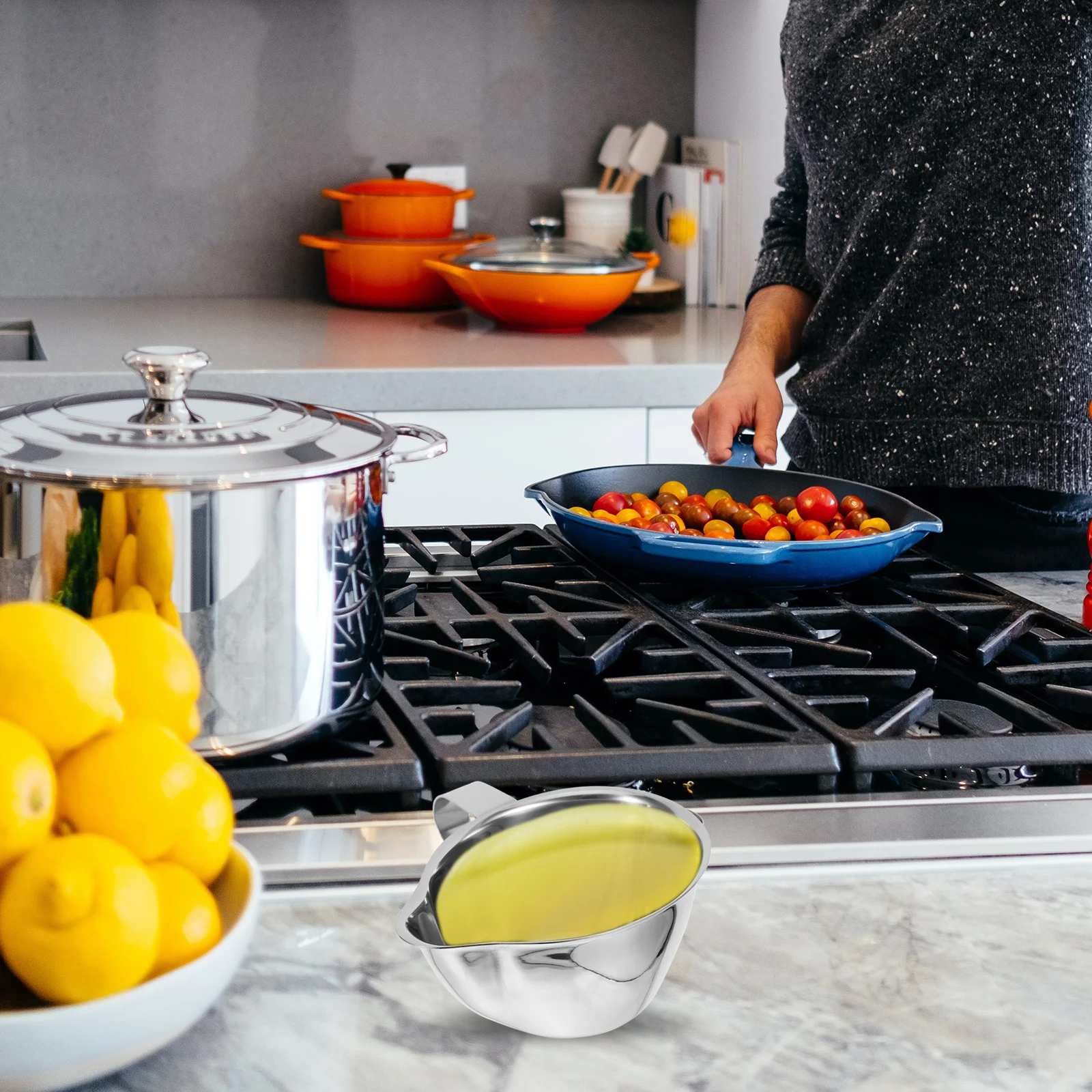 

Stainless Steel Oil Soup Separator Bowl Large Capacity Unique Arc Spout Grease Filter Multipurpose Liquid Container for Home