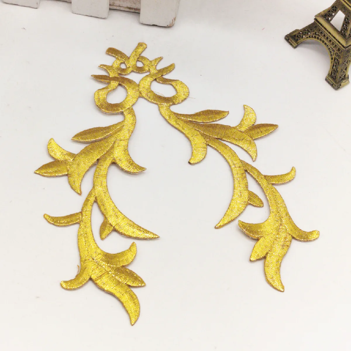 10 Pieces/lot Gold Metallic Embroidery Cosplay Costume Appliqued Iron On Flower Gold And Silver 13*15cm