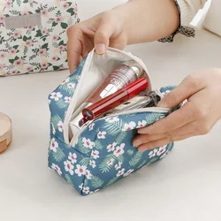 Cute Mini Portable Carry-on Girls Toiletry Storage Bag Travel Beauty Organizer Flower Purse Makeup Storage Bag New Cosmetic Bag