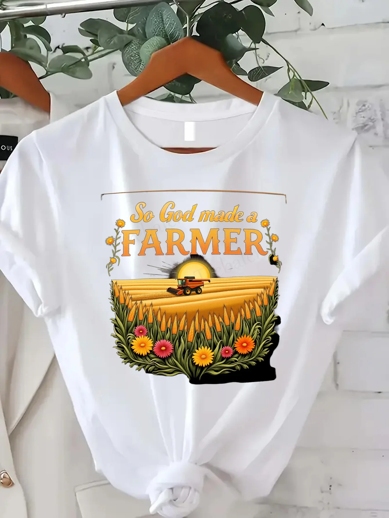 

Удобная женская футболка с принтом Фермерская футболка "So God Made a Farmer" Cornfield Tractor Design