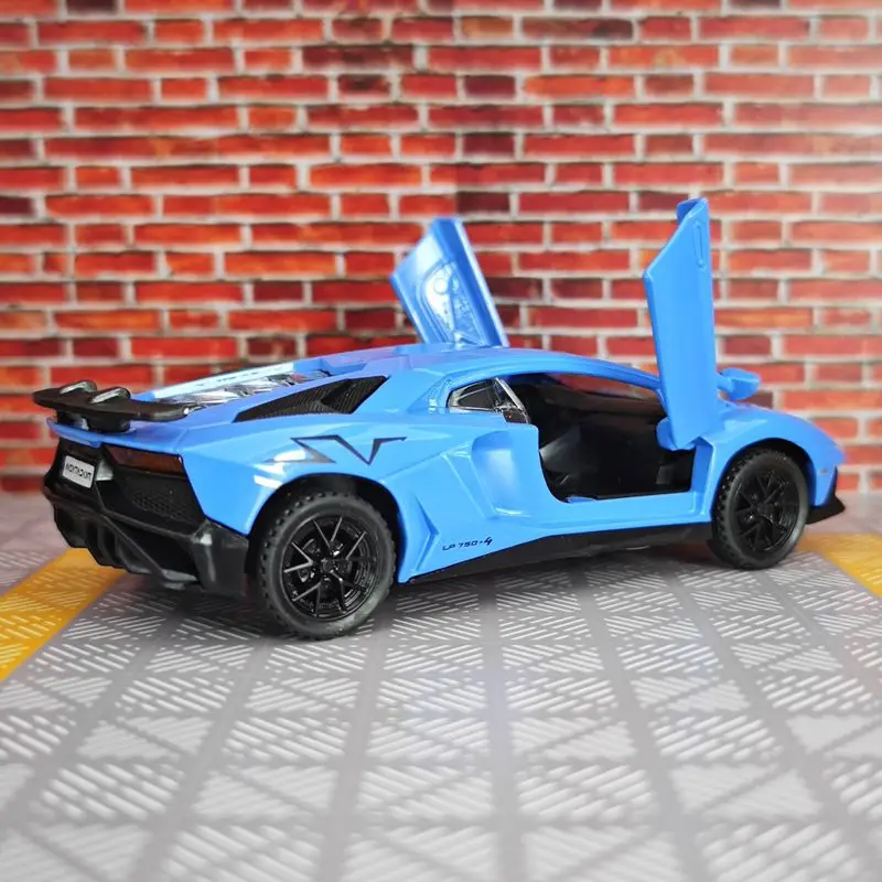 

1:32 simulation Lamborghini LP750 alloy car model supercar has simulated sound and lighting functions, rich details