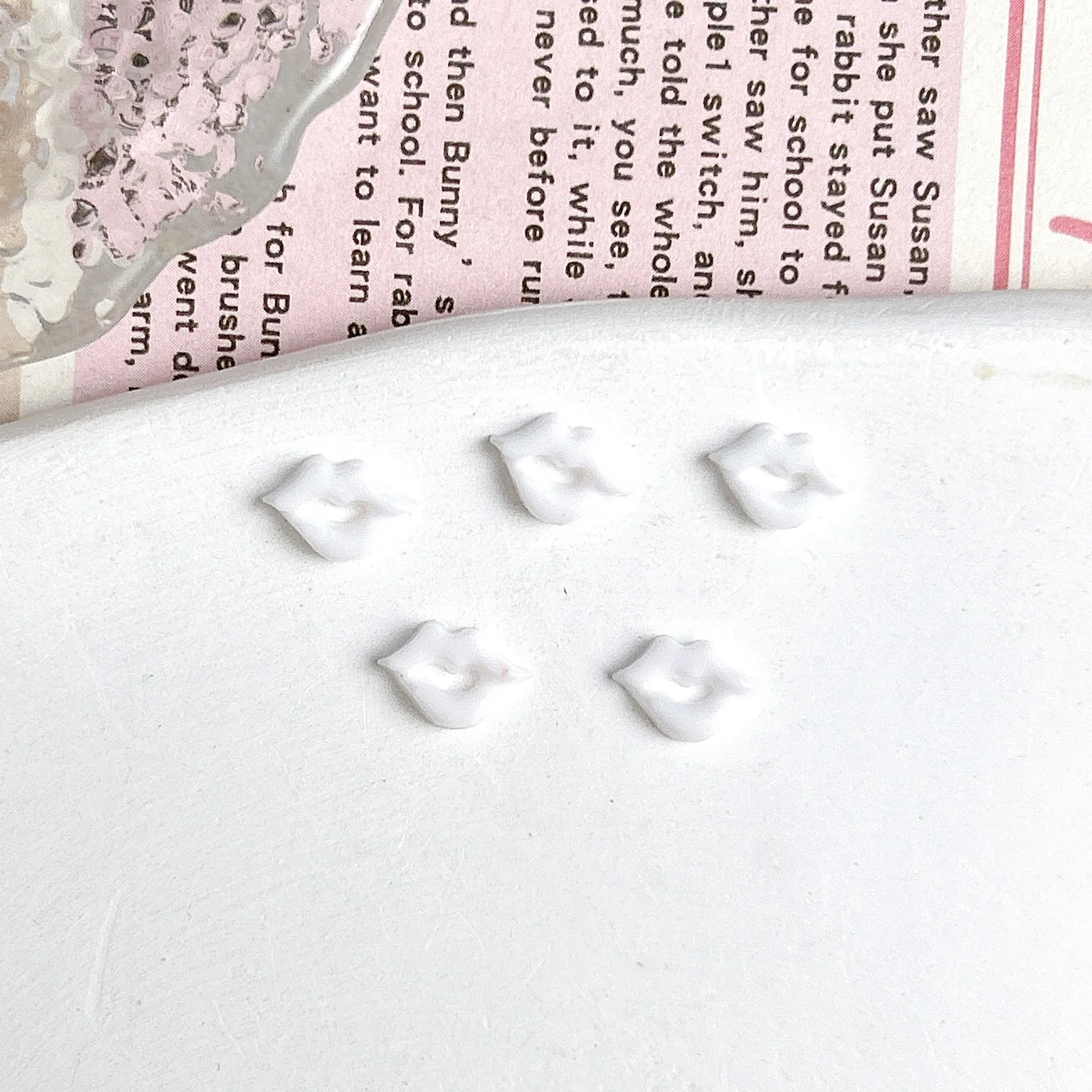 Sexy Lips Nail Art Accessories Multi Colors Lipstick Marks Nail Charms Wearable Nails 3D Decorations Supplies DIY Manicure Parts