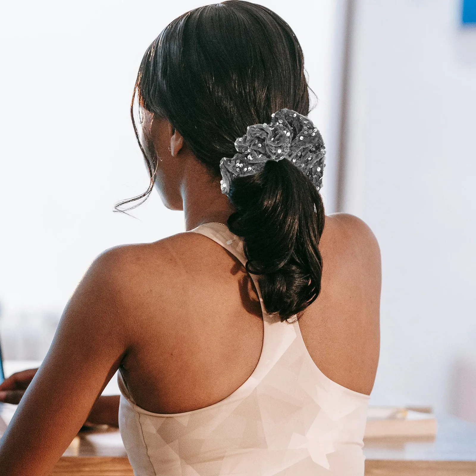 

2 шт. металлические резинки для волос с пайетками, эластичные резинки-скранчи для женщин, стильные аксессуары для волос для работы, школы, фитнеса