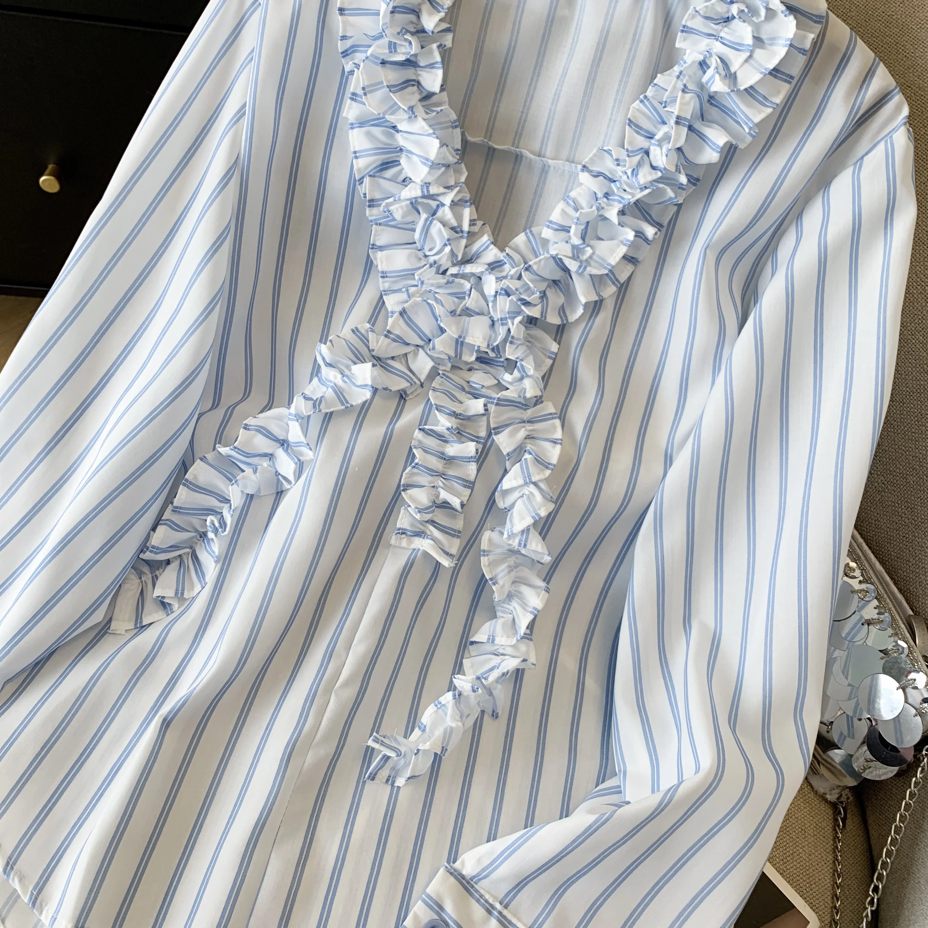 Kemeja dan Blus Aprikot Wanita Y2k Kemeja Lengan Panjang Berongga 2000S Elegan Antik Estetika Pakaian Fashion Musim Gugur 2025