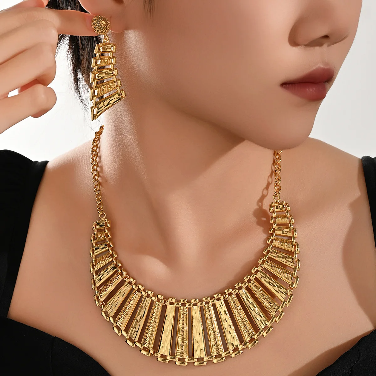 9999 gold European-style exaggerated ladies' hollow earrings and necklace set - luxurious, high-end, fashionable,