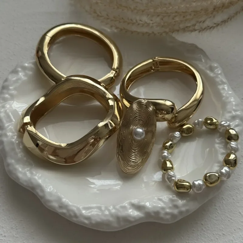 

2025 Alloy Smooth Water Drop Hug Bracelet Irregular Hollow Winding Ring Bracelets for Women Luxury Jewelry Nail Real 18K Gold Jp