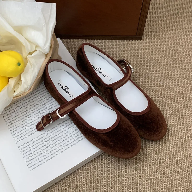 

Женские туфли Мэри Джейн на плоской подошве с пряжкой и ремешком, мягкая модная обувь из флока с круглым носком, женские балетки на мелкой подошве