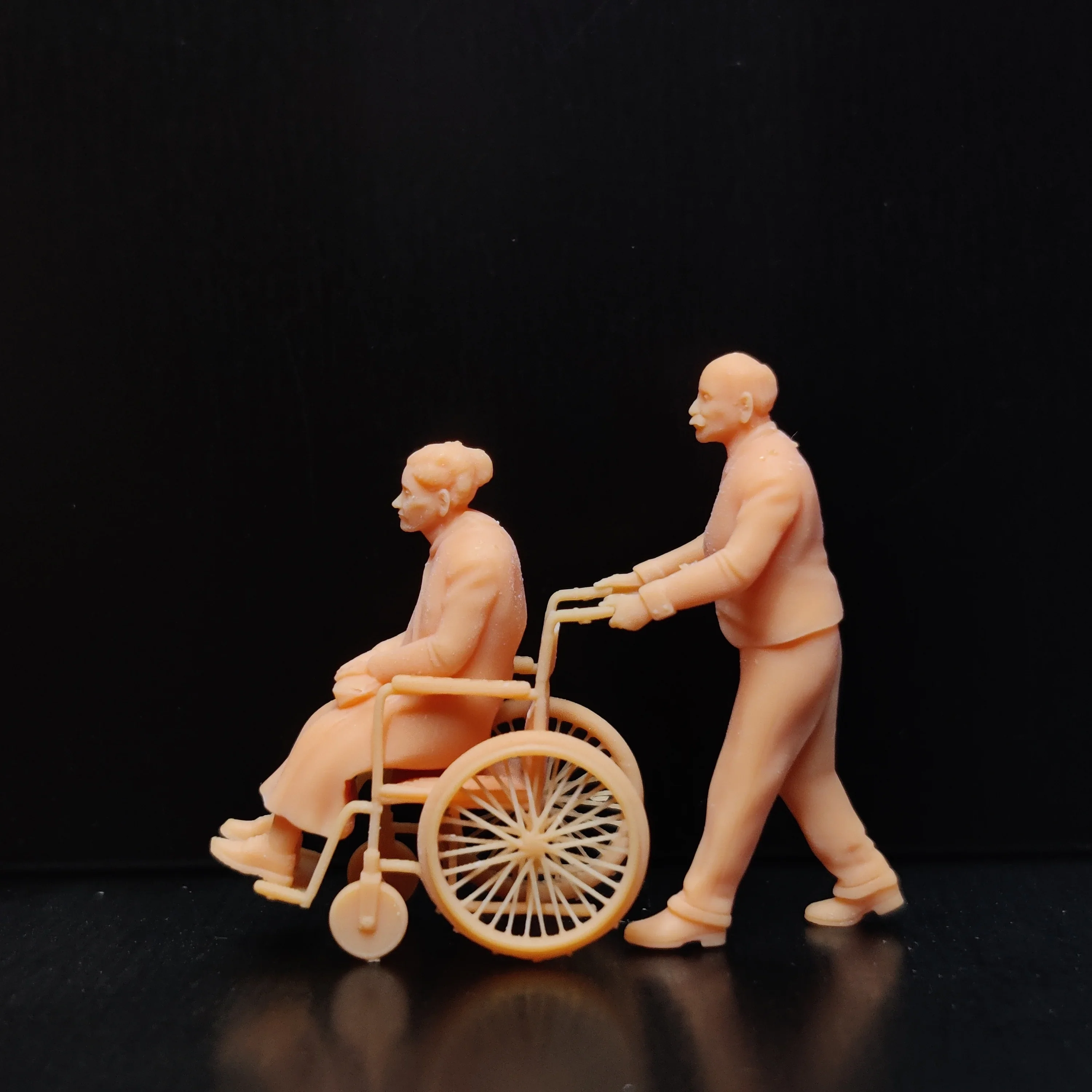 

1/64 1/43 Scale Model Resin Grandpa Pushed GrandmaUncolored Miniature Diorama Hand-painted T525