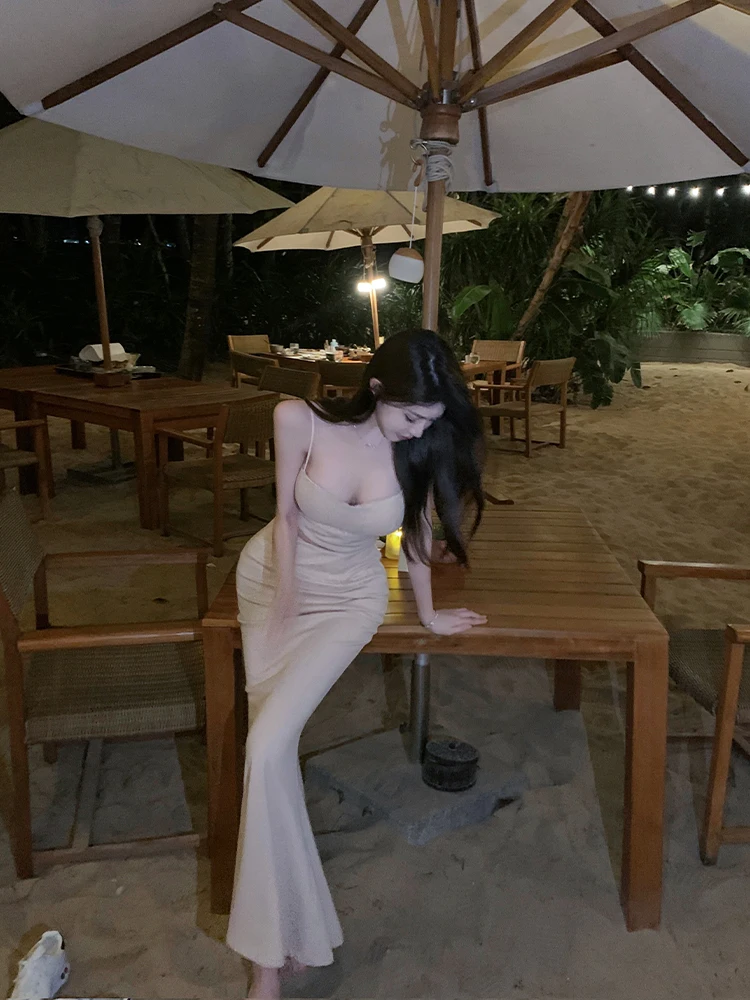 

Комплект из двух предметов: юбка-карандаш и топ с кружевной отделкой из мягкого нефритового кружева, коллекция Chill Chic, бренд Sve V Ne, китайский бренд