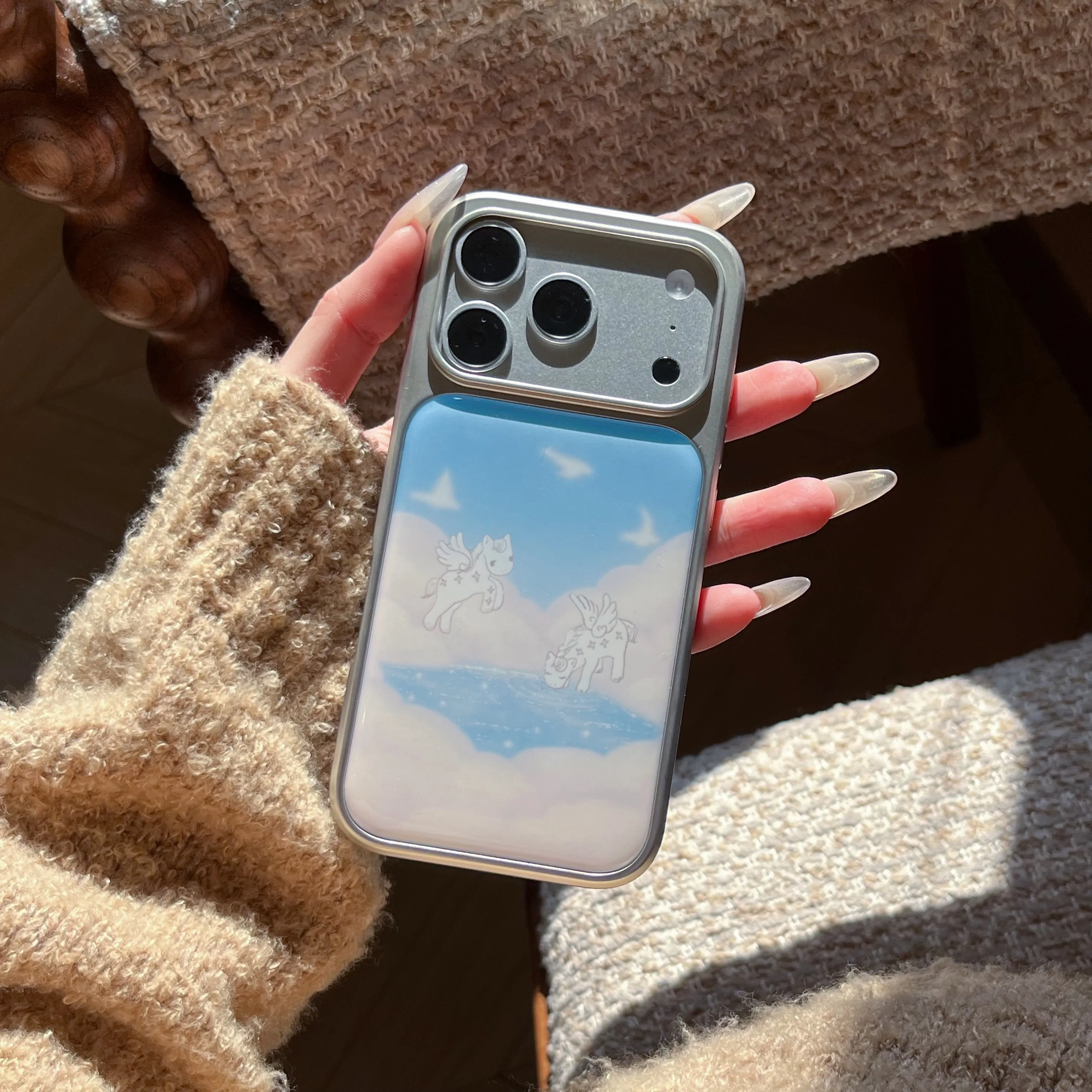 Traumhafter Wolken- & Flügel-Pony Ethereal Sky Pony Galvanisierte Handyhülle für iPhone 18 17 16 15 14 13 Pro Max Rückseiten-Capa – Detail 3