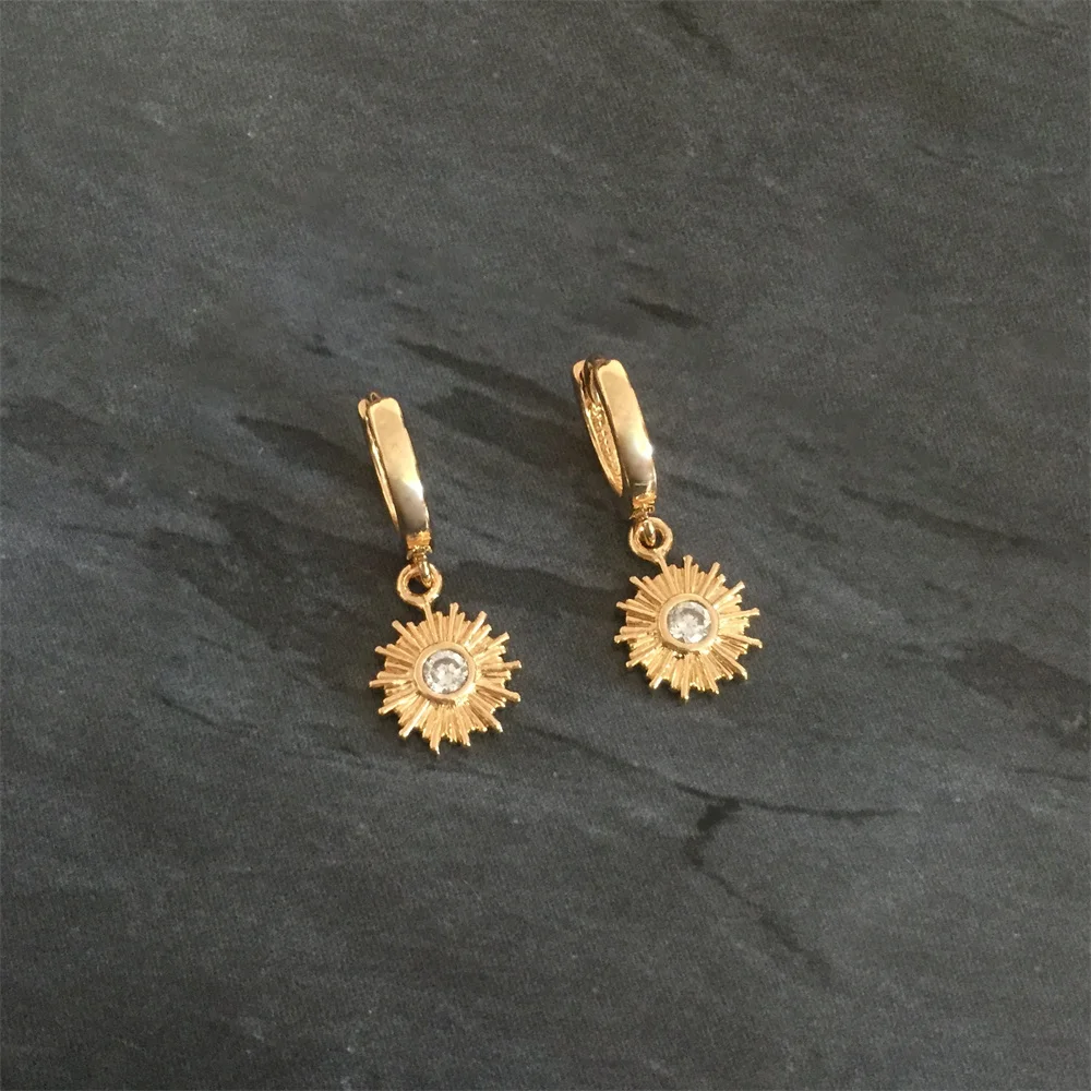 Classic Gold Color Plating Brass Clear Zircon Paving Center Charm Hoop Earrings For Women Girl High Quality Fashion Jewelry Gift