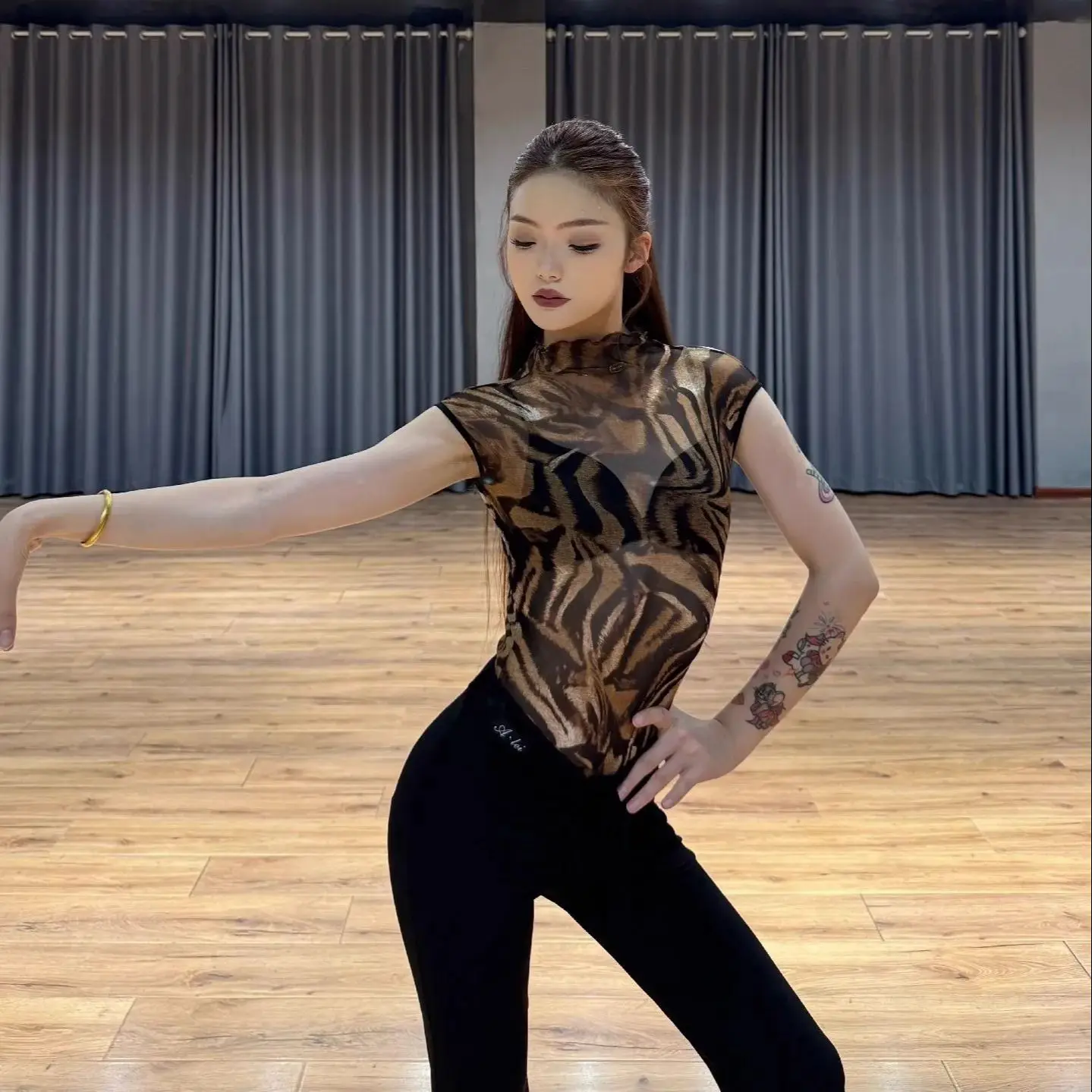 2025 女性ラテンダンスモダンダンス衣装ヒョウ柄ハイネックジャンプスーツ練習服社交ダンス服 DN21902