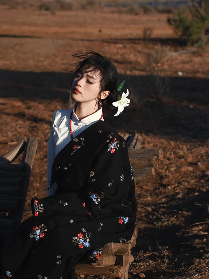 

New Trendy Embroidered Tibetan Costume Ethnic Girl Travel Photoaphy Clothing Polyester Fiber Summer 2025 Stage Costume