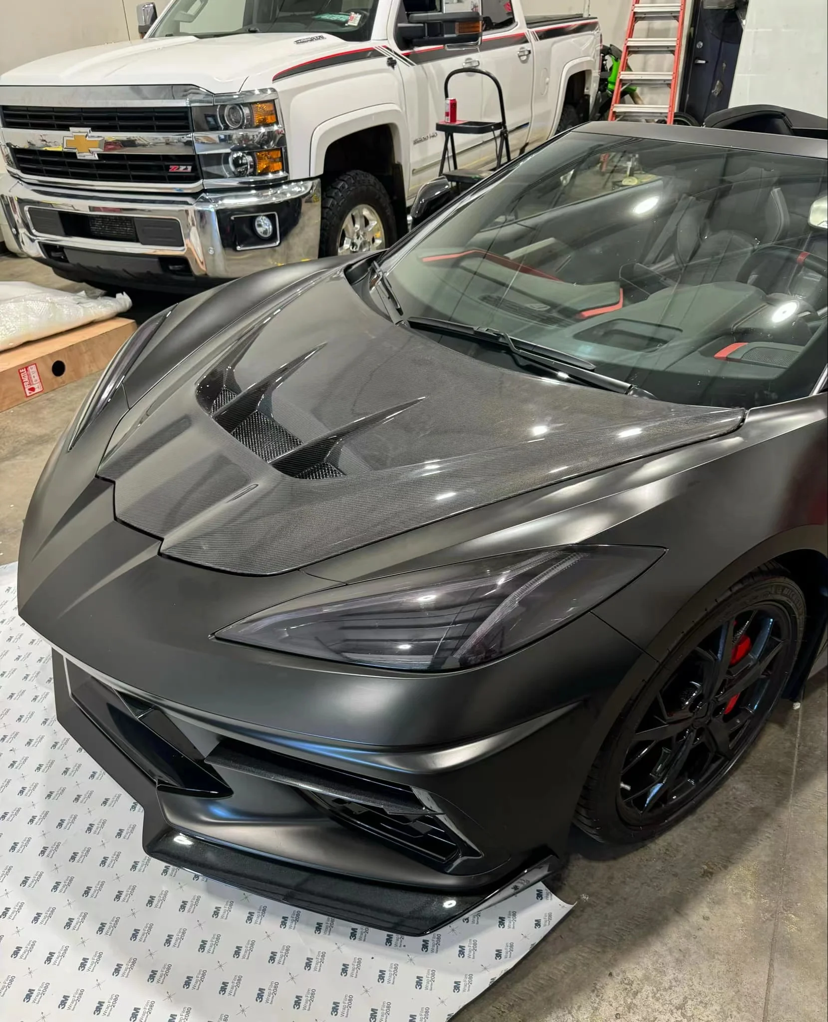 Painted White Color FRP ZR1 Style Hood Fit for Chevrolet Corvette C8 Z51 Z06 2020+ Front Hood