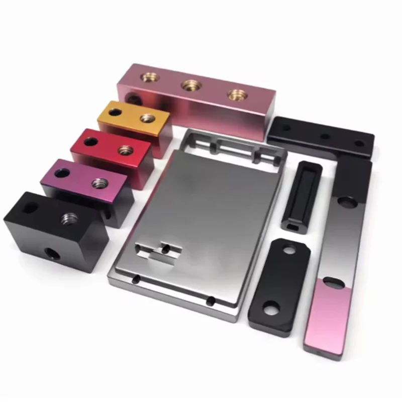 جزء الضميمة المعدنية المؤكسدة السوداء المُشكَّلة باستخدام الحاسب الآلي للمعدات الصناعية مكون معدني مطحون بدقة باستخدام الحاسب الآلي مع فتحات للثقوب