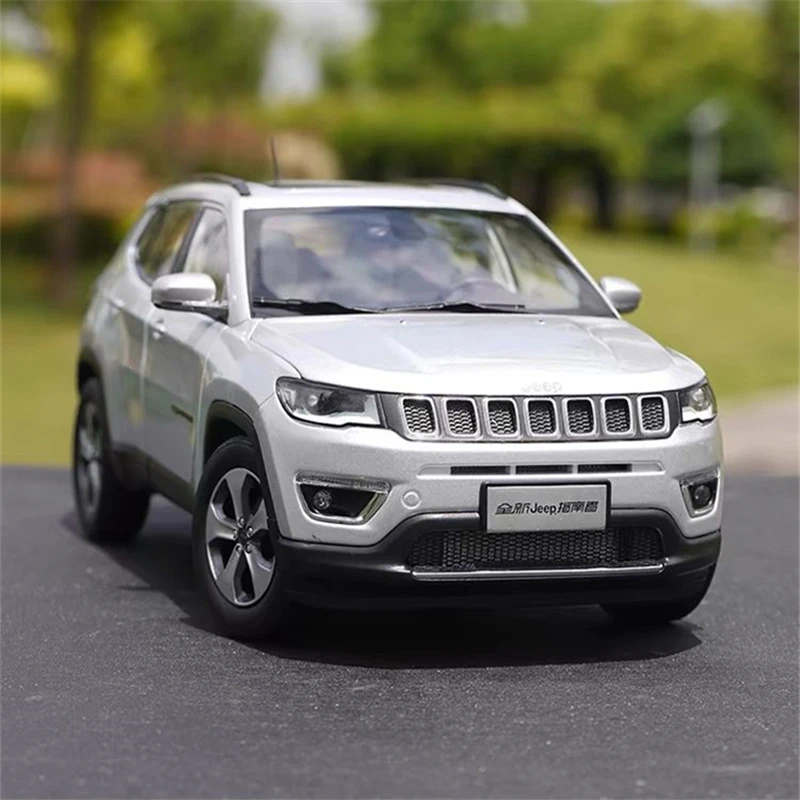 1:18 Jeeps Compass SUV Alloy Car Model Diecasts Metal Off-road Vehicles Car Model Simulation Collection Kids Toy Gift Decoration