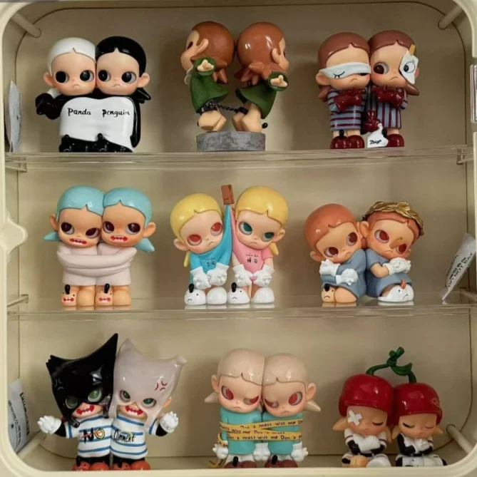 

POP MART Zsiga Twins Series: Оригинальные коллекционные фигурки-сюрпризы (Blind Box), милые украшения, декор для дома, настольные модели, куклы для девочек