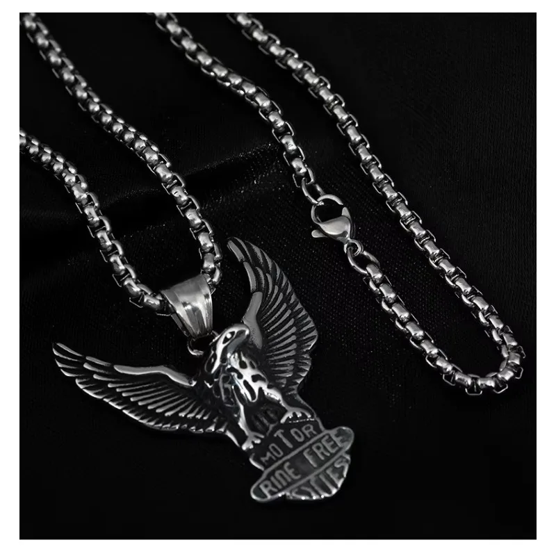 

Retro eagle titanium steel pendant, bold and individual. Eagle spreading its wings pendant, student titanium steel necklace