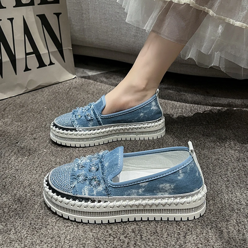

Женская модная тканевая обувь на платформе, джинсовые лоферы с кисточками и стразами, повседневная обувь на толстой подошве, женские туфли без шнуровки на плоской подошве